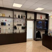 Mobili fatti a mano per negozio