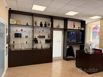 Mobili fatti a mano per negozio