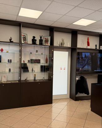 Mobili fatti a mano per negozio