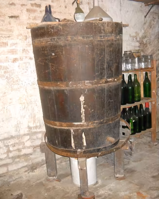 MATERIALE PER CANTINA / VINO
