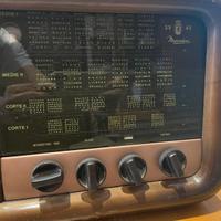 Radio Magnadyne d'epoca perfettamente funzionante 