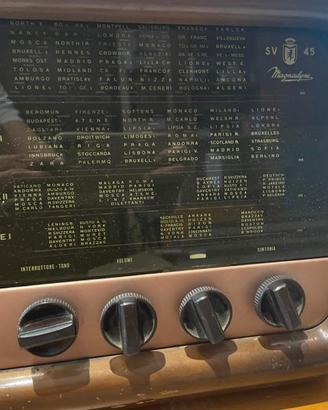 Radio Magnadyne d'epoca perfettamente funzionante 