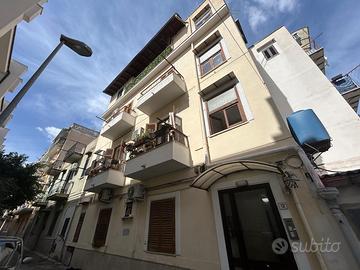 Pallazzina intera ristrutturata in zona Altarello