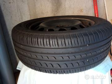 Cerchione completo di pneumatico da 16