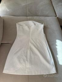 Abito bianco corto senza spalline