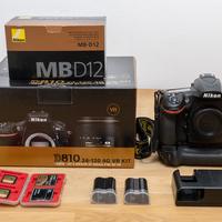 Nikon D810 + MB-D12 + 2 batterie + 4 schede