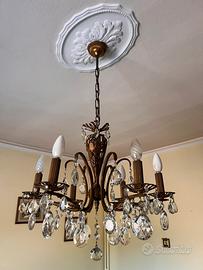 Lampadario a sospensione antico.