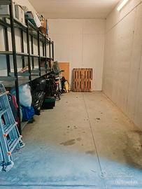Ampio garage - deposito - rimessaggio auto moto -