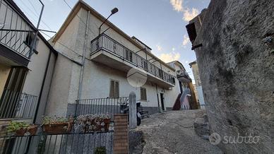 4 LOCALI A PAOLA