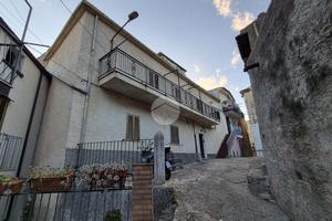 4 LOCALI A PAOLA