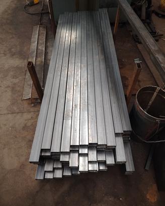 TUBOLARE IN FERRO DA 60X40X2 DA MM. 1950