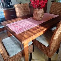 tavolo da pranzo con 4 sedie 