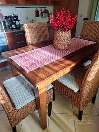 tavolo da pranzo con 4 sedie 