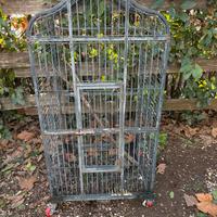 Gabbia reistente con rotelle