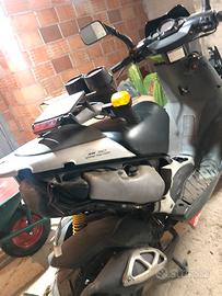 Smembro pezzi scooter aprilia SR 50