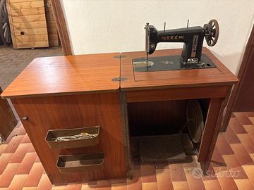 Macchina da cucire necchi con mobiletto legno