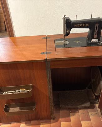 Macchina da cucire necchi con mobiletto legno
