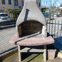 Grande Barbecue in Muratura con Cappa e Camino – D