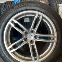cerchi e gomme  porsche  macan 