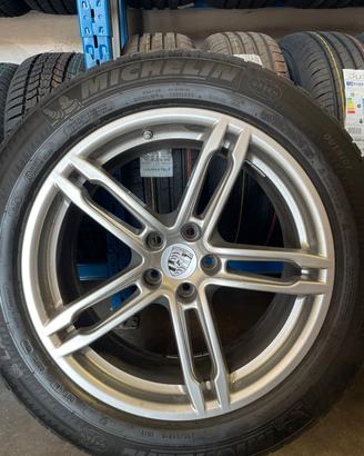 cerchi e gomme  porsche  macan 