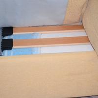 Salotto con divani letto sfoderabili.