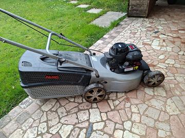 Tagliaerba a scoppio