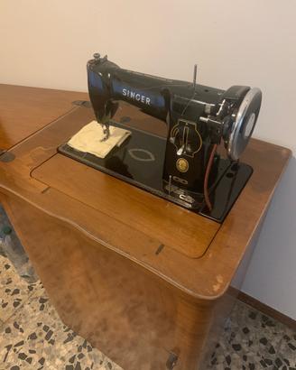 Macchina da cucire Singer d”epoca con mobiletto