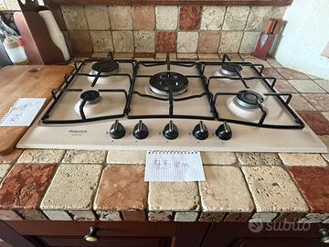 Piano cotture fragranite hotpoint ariston
