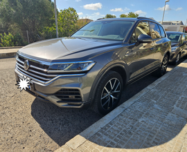 Touareg wolkswagen r-line 3.0 V6 anno 2019