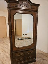 Armadio legno massiccio antico, da restaurare.
