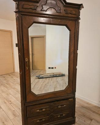 Armadio legno massiccio antico, da restaurare.