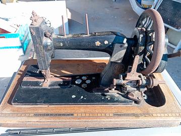 Macchina per cucire d'epoca 