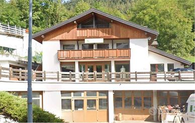Immobile in asta di 1061 m² con più di 5 locali a 