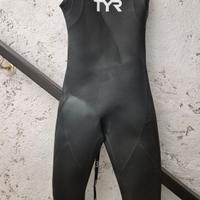 Muta nuoto in acque libere e piscina