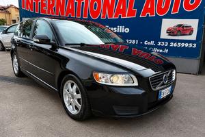 Volvo V50 D2 R-design