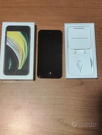 iPhone SE 2020 + 2 cover nuove e 2 usate