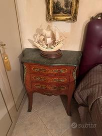 Comodino in legno d’epoca e marmo