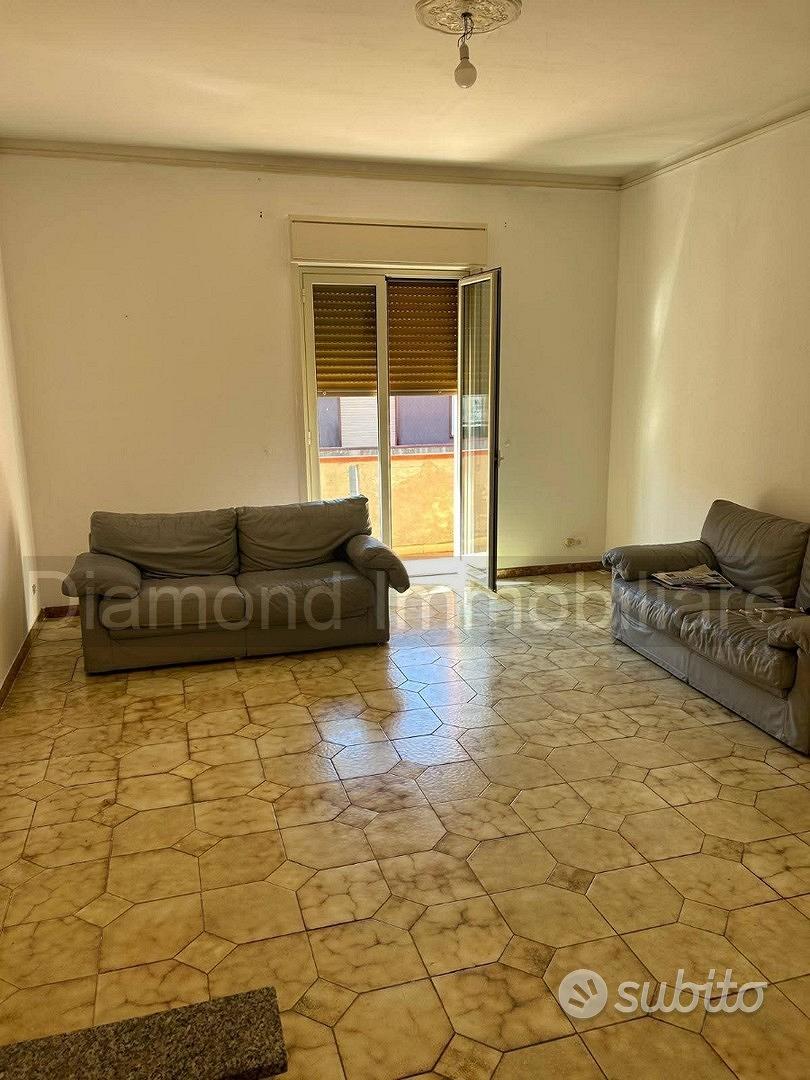 Appartamento con terrazza ad Aci Catena - Vista 2
