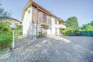 CARONNO VARESINO - VILLA UNIFAMILIARE