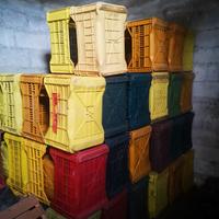 Cassette di plastica a 4 euro cadauna