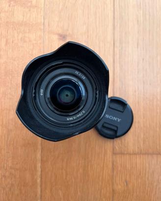 Sony FE 28 mm F2 con scatola originale