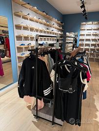 Vendita arredo negozio abbigliamento sportivo