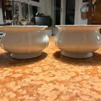 Coppia di antichi vasi da notte in ceramica