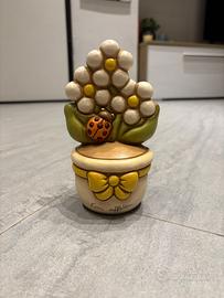 Vasetto Thun con fiori e coccinella