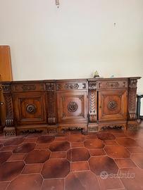 Mobiletto antico intagliato in legno