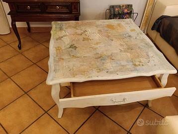 Tavolino da salotto decoratibo