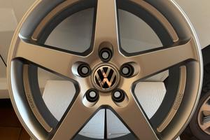 CERCHI IN LEGA VOLKSWAGEN MOMO DESIGN R17