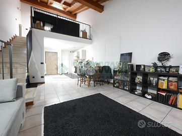 2 LOCALI A URAGO D'OGLIO