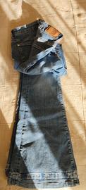 jeans motivi flare fit vita alta 
