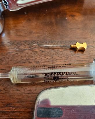 siringa in vetro con sterilizzatore